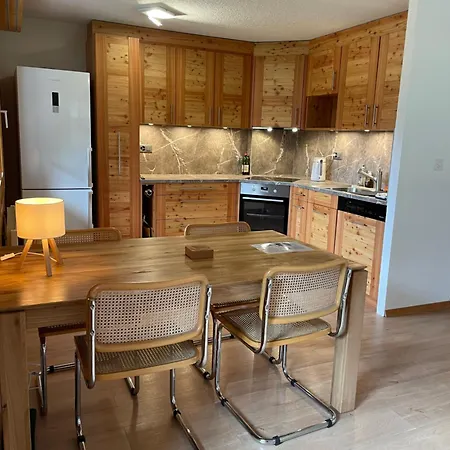 Apartment Grand Moderne Et Calme Avec Vue, Balcon Et Parking Couvert