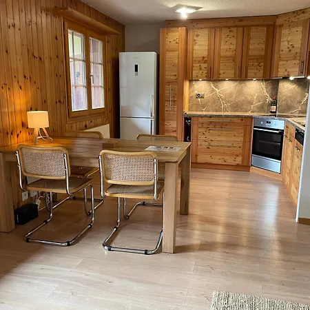 Appartamento Grand Calme Avec Vue, Balcon Et Parking Couvert