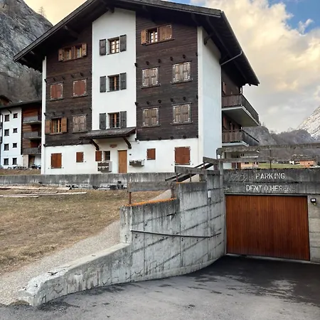 Grand Moderne Et Calme Avec Vue, Balcon Et Parking Couvert