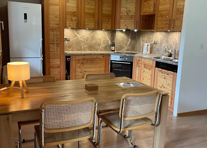 Appartement Grand Calme Avec Vue, Balcon Et Parking Couvert